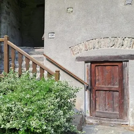 Honorinne's Haus - Maison Gran Praz - Caratteristica Casa Con Giardinetto Apartment