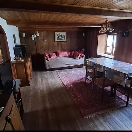 Honorinne's Haus - Maison Gran Praz - Caratteristica Casa Con Giardinetto Issime