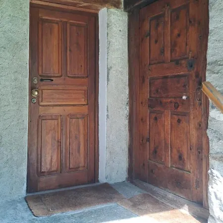 Honorinne's Haus - Maison Gran Praz - Caratteristica Casa Con Giardinetto Apartment Issime