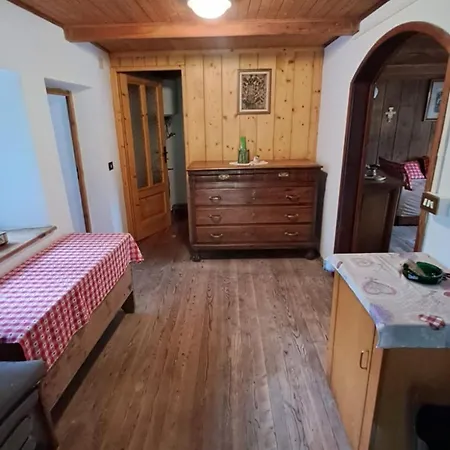 Honorinne's Haus - Maison Gran Praz - Caratteristica Casa Con Giardinetto