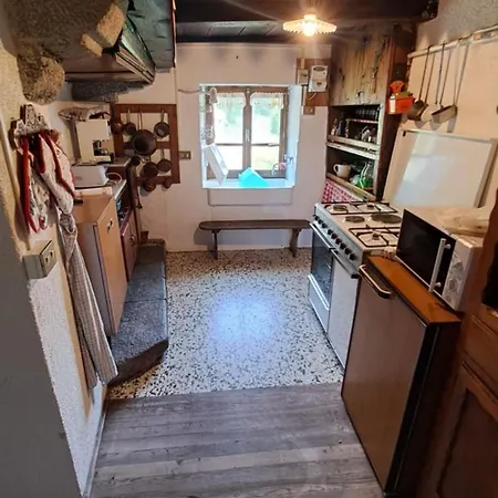 Honorinne's Haus - Maison Gran Praz - Caratteristica Casa Con Giardinetto Apartment Issime