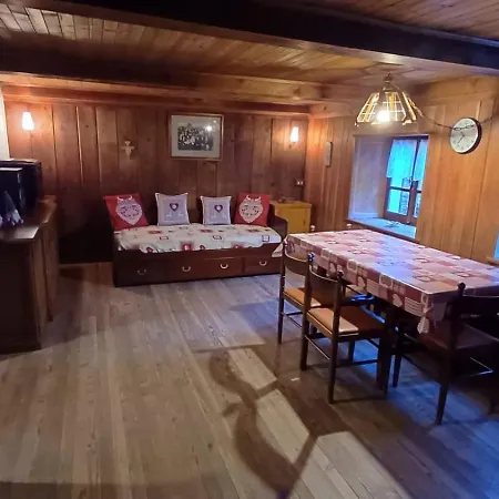 Honorinne's Haus - Maison Gran Praz - Caratteristica Casa Con Giardinetto *