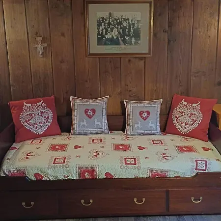 Apartment Honorinne's Haus - Maison Gran Praz - Caratteristica Casa Con Giardinetto