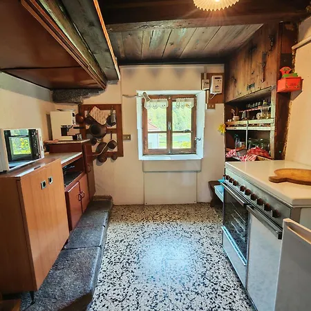 Honorinne's Haus - Maison Gran Praz - Caratteristica Casa Con Giardinetto Issime