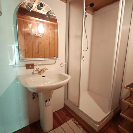 Honorinne's Haus - Maison Gran Praz - Caratteristica Casa Con Giardinetto Apartment