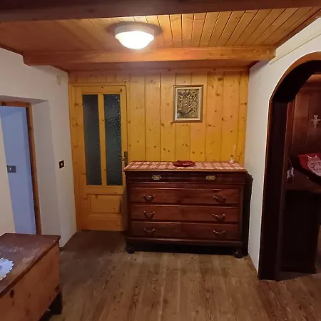 Honorinne's Haus - Maison Gran Praz - Caratteristica Casa Con Giardinetto Apartment