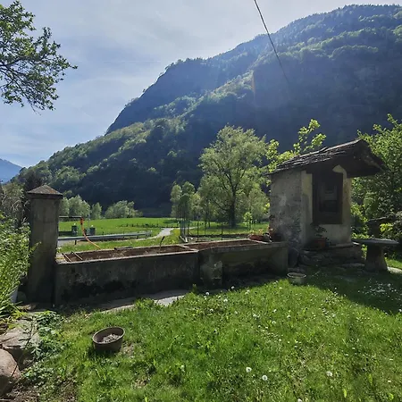 Honorinne's Haus - Maison Gran Praz - Caratteristica Casa Con Giardinetto Apartment *