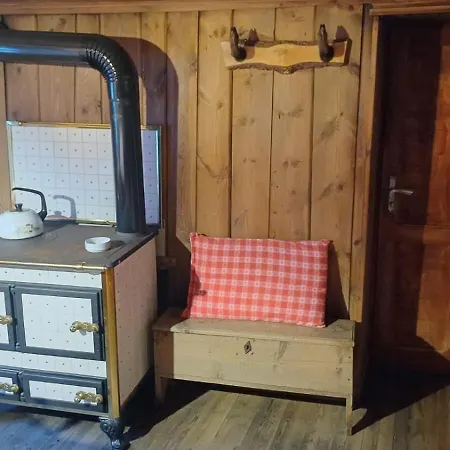 Honorinne's Haus - Maison Gran Praz - Caratteristica Casa Con Giardinetto Issime
