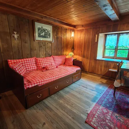 Honorinne's Haus - Maison Gran Praz - Caratteristica Casa Con Giardinetto