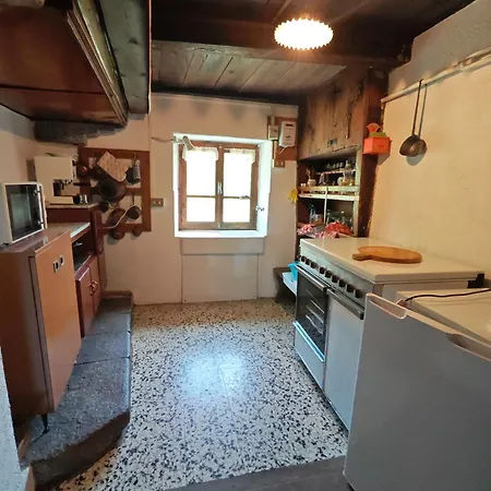Honorinne's Haus - Maison Gran Praz - Caratteristica Casa Con Giardinetto * Issime